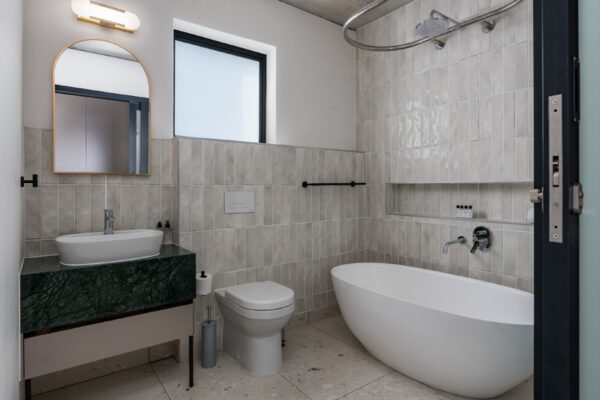101, 201, 105, 205 BATHROOM MAIN